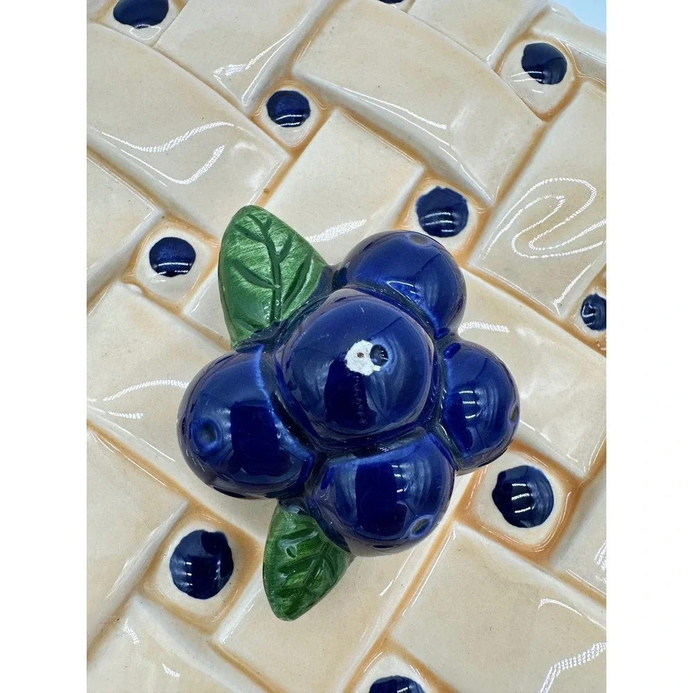 Betty Crocker Blueberry Pie Keeper Ceramic Lidded Dish Vintage Tan Blue 10.5in